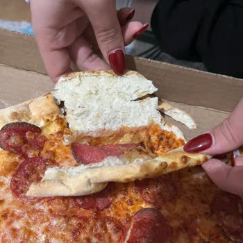 Alaşehir Domino's Şubesinde Bayat Ve Düşük Kaliteli Pizza Şikayeti