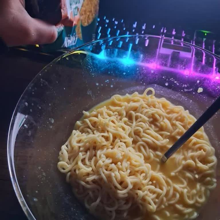 Knorr Çabuk Körili Noodle’da Oyun Hamuru Kokusu Ve Lezzetsiz Tat