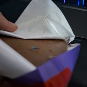 Milka Çikolatasında Plastik Parça Bulunması Sağlık Endişesi Ve Güven Kırılması