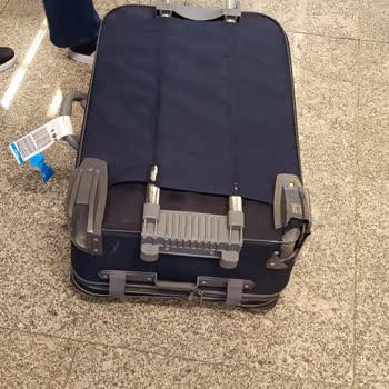 Ajet Uçuşunda Kırık Bagaj Teslim Edildi, Tutanak Tutulmadı Ve Değişim Reddedildi