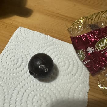 Lavi Çikolata Üzerindeki Şüpheli Tabaka İçin Hijyen Endişesi Ve İade Talebi