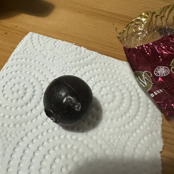 Lavi Çikolata Üzerindeki Şüpheli Tabaka İçin Hijyen Endişesi Ve İade Talebi