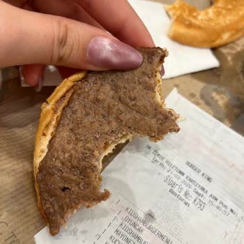 Çocuk Menüsünde Kötü Koku Ve Şüpheli Malzeme: Sağlık Riski