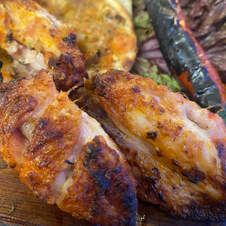 Fors-Et Restaurant Gelen Tabaktaki Tavukların Üzerinde Tüyler Olduğunu Fark Ettik