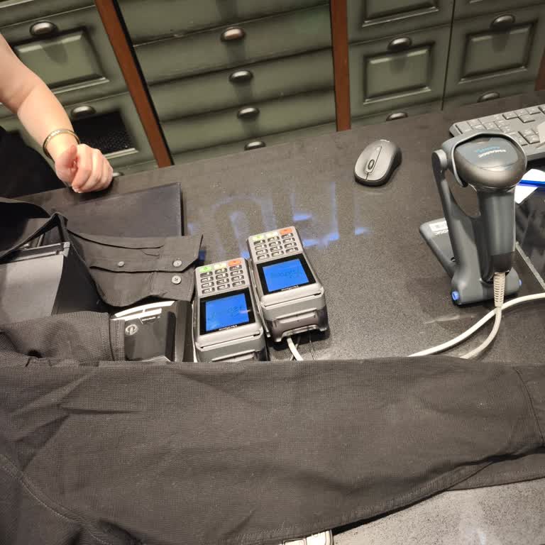 Siyah Gömlekte 4 cm Çekme Ve Üretim Hatası Olmadığı İddiasına Karşı Yeniden İnceleme Talebi