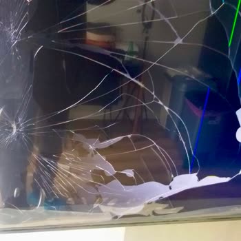 Kutu Hasarı Olmadan Gelen TV, Montajda Ekran Kırıldı, Bilkom Değişim Reddediyor