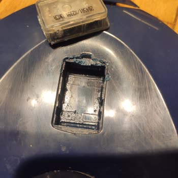 Marella Sürahisinin Pil Göstergesi Çalışmıyor, Pil Değişimi İmkansız Ve İç Kısım Yosunlaşma Gösteriyor