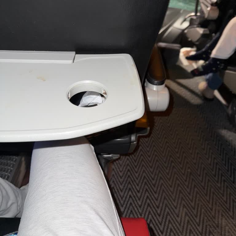 14 Saatlik Seyahatte Priz Sorunu Telefon Şarjını Kesintiye Uğrattı