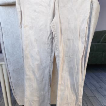 Ayıplı Pantolon: Çıkarılamayan Lekeler Ve Renk Değişimi