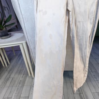 Ayıplı Pantolon: Çıkarılamayan Lekeler Ve Renk Değişimi