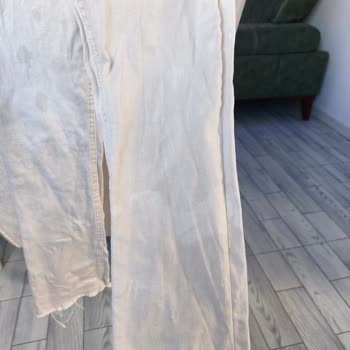 Ayıplı Pantolon: Çıkarılamayan Lekeler Ve Renk Değişimi