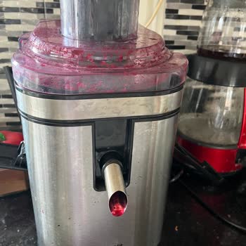 Arçelik Meyve Sıkma Makinesinde Duman Ve Plastik Parçalar: Sağlık Riski Ve İade Talebi