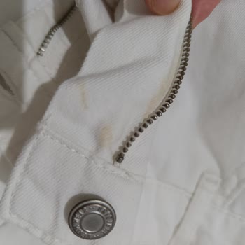 Lekeli Pantolon Gönderildi, İade Talebine Yanıt Gelmedi