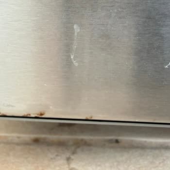 Electrolux Buzdolabında Alt Kapak Paslanması Ve Ücretsiz Parça Değişimi Reddi