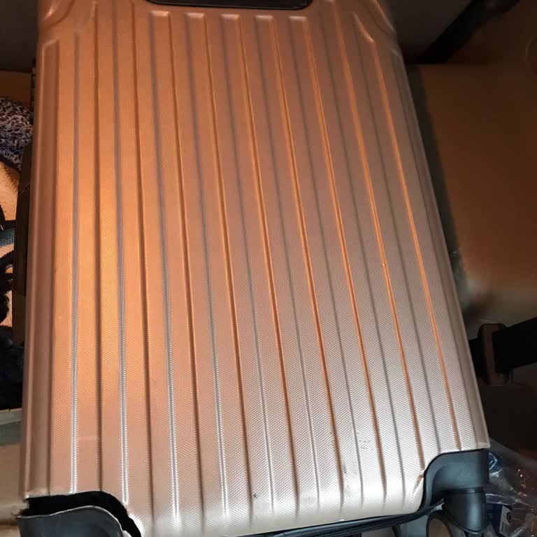 Luxin ABS Valiz 10 Gün İçinde Yırtıldı, Mağaza Değişimi Reddetti