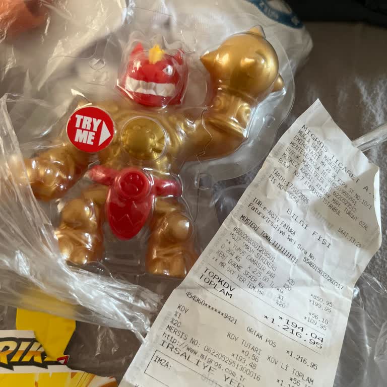 Kırmızı Sıvı Sızdıran Figürde Sağlık Endişesi Ve Mağazadan Yanıt Alamama