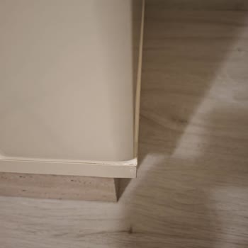 Armento Mobilya’da Kenarları Açık Dolap Ve Geri Getirilmeyen Koltuklar Sebebiyle Yaşanan Mağduriyet
