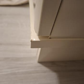 Armento Mobilya’da Kenarları Açık Dolap Ve Geri Getirilmeyen Koltuklar Sebebiyle Yaşanan Mağduriyet