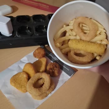 Saloon Burger'da Sipariş Hataları Ve Çiğ Ürünler Müşterinin Hayalini Kırdı