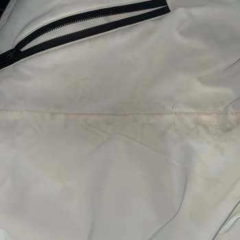 Kısa Sürede Renk Değişimi Yaşayan Montlarda Mağaza Çözüm Reddine Şikayet