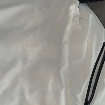 Kısa Sürede Renk Değişimi Yaşayan Montlarda Mağaza Çözüm Reddine Şikayet