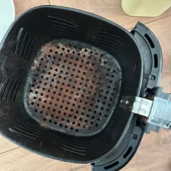 Bulaşık Makinesinde Yıkanabilir Olduğu Söylenen Airfryer Haznesi Paslandı