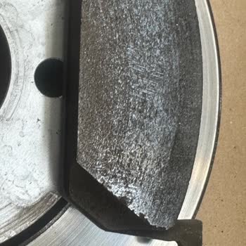 Volkswagen T-Cross Fren Balatası 10 Bin Kilometrede Parçalanıyor, Yetkili Servis Normal Diyor