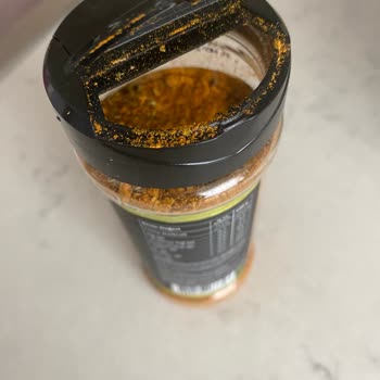 Kapak Kapanmıyor, İçinde Böcek Kurusuna Benzeyen Yabancı Madde Ve Keskin Koku