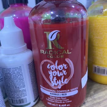 Köpekler İçin Kullanılan Saç Boyasının İnsan Ürünü Olduğu Ve Kesimlerin Özensiz Olması