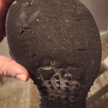 Dockers Botunda Tek Ayakta Aşınma Ve Delik Sorunu Garanti Reddedildi