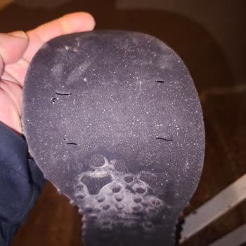 Dockers Botunda Tek Ayakta Aşınma Ve Delik Sorunu Garanti Reddedildi