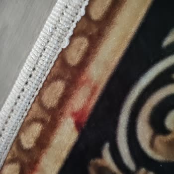 Krem Renkli Halılarda Gelen Kırmızı Lekeler Ve Satıcının Çözüm Reddetmesi