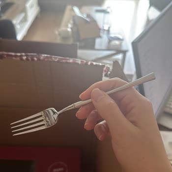 Nehir’in Çatal Kaşık Seti Üzerindeki Rahatsız Edici Tasarım Ve 14 Gün Kuralı Nedeniyle Değişim Reddi