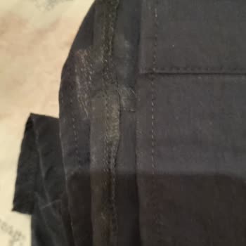 Minik Terzi’den Gelen Kirli Elbiseler Kalite Kontrolü İhmal Edildi