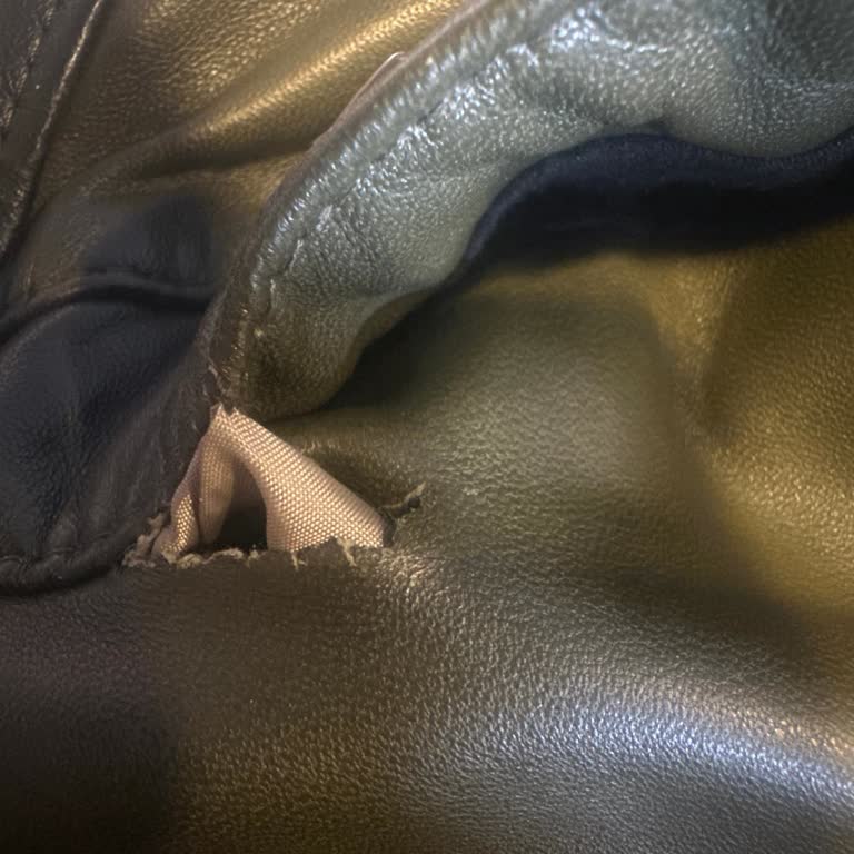 Derimod İzmir Optimum Mağazasında Ceket Dikiş Patlaması Ve Yardım Reddi