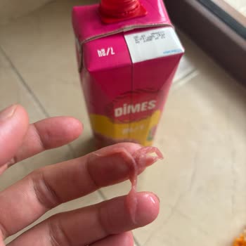 Dimes Markasında Hijyen Sorunu: Meyve Suyu İçinde Peçete Bulundu