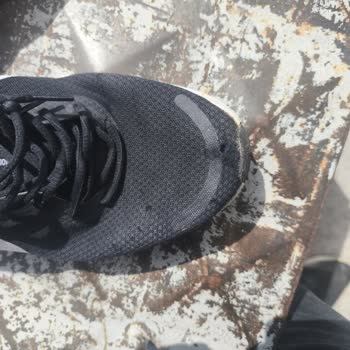 Nike Ayakkabısındaki Üst Açılma Sorunu Ve FLO Müşteri Hizmetinin Çözüm Sunmaması