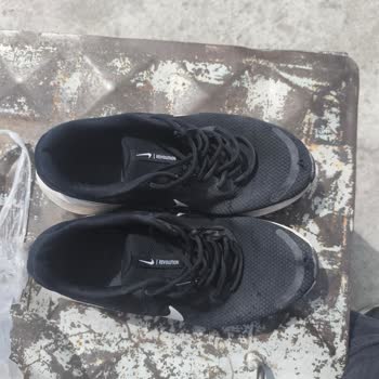 Nike Ayakkabısındaki Üst Açılma Sorunu Ve FLO Müşteri Hizmetinin Çözüm Sunmaması