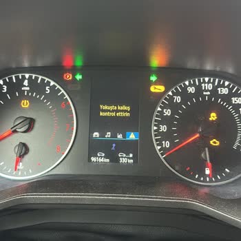 Garenta Canpark'tan Kiralanan Araçta Eski Lastik Ve Fren Arızasıyla Yolda Bırakıldım