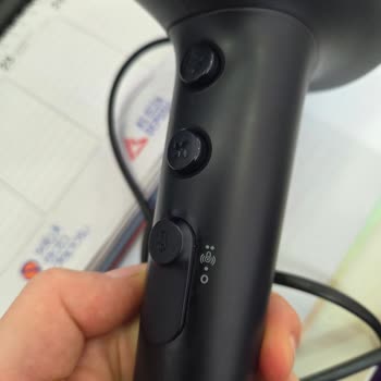 Saç Kurutma Makinesinin Soğuk Üfleme Düğmesi Takılı Kaldı, Parça Bulunamadı