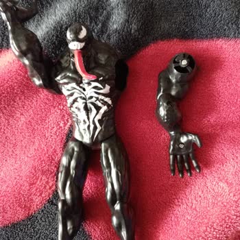 Kırık Kol Ve Çalışmayan Ses Özelliği Nedeniyle Venom Oyuncağı İçin Ücret İadesi Talebi