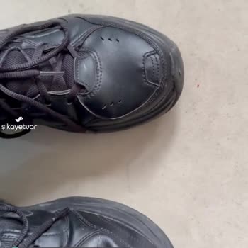 Nike Ayakkabının Ses Çıkarması