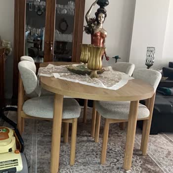 Montaj Hatası Nedeniyle Düşen Sandalyeler Ve Mağazanın İlgisiz Tutumu