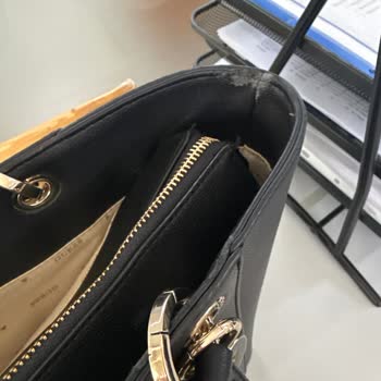 Garanti Dışı Deri Dökülmesi Guess Çantasında Kalite Şikayeti