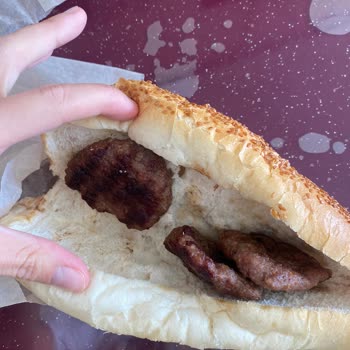 Köfte Ekmekte Görseldeki Malzemeler Eksik