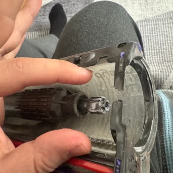 Dyson V12'de Motor Bar Ayrıldı, Garanti Kapsamındaki Ücretsiz Değişim Reddedildi