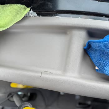 Case JX80E Traktöründe Deri Konsol Yırtığı Ve Servis Koordinasyonu Sorunu