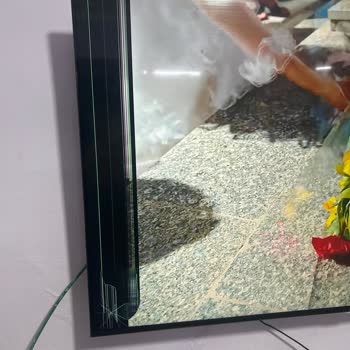 Köşeden Temizlerken Televizyon Ekranı Kırıldı Ve Garanti Kapsamı Dışı