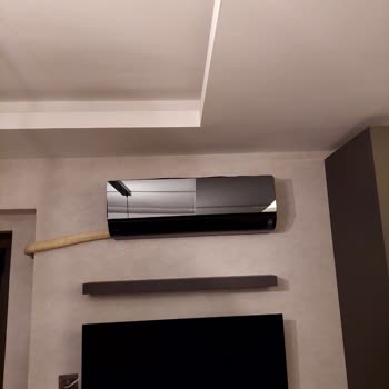 İç Ünitem Orta Hizada Değil Yetkili Servis Düzeltme Yapmadı