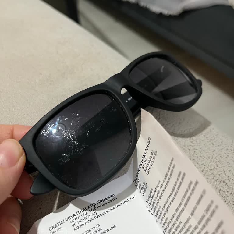 Rayban Güneş Gözlüğünde Üretim Kusuru Nedeniyle Kutusuz Servis Reddi